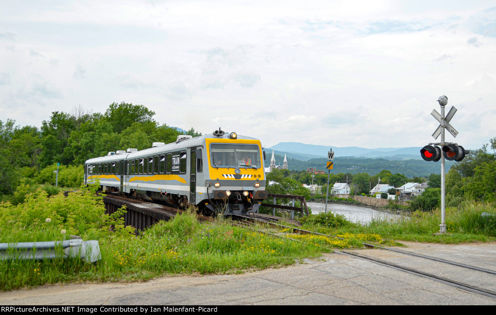 Le Train du Massif eastbound with a pair of Baureihe 628-2